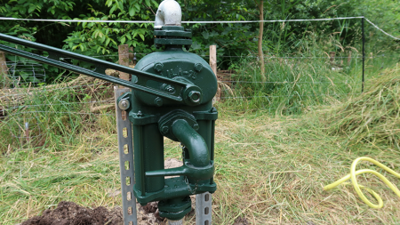 Fotos vom Brunnenbau auf der Streuobstwiese